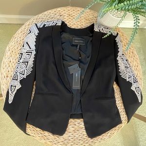 NWT BCBG MaxAzria Gorgeous Embroidered blazer!